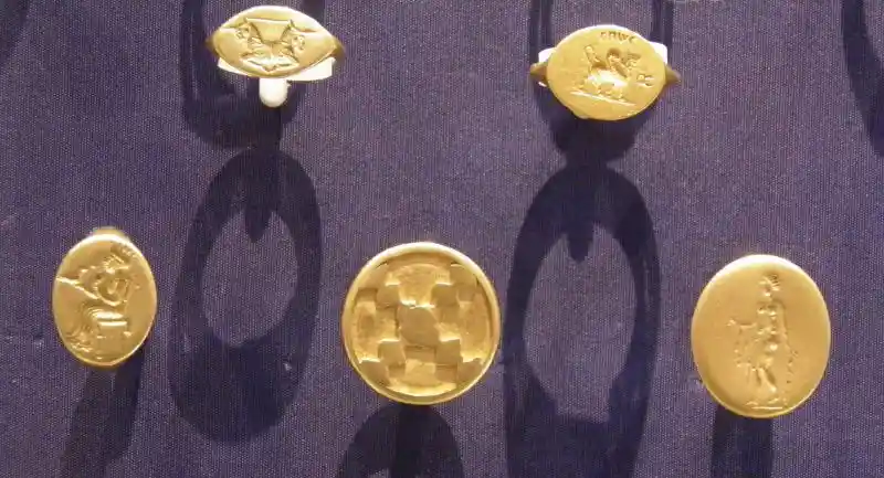 Solar Disc on Gold Rings